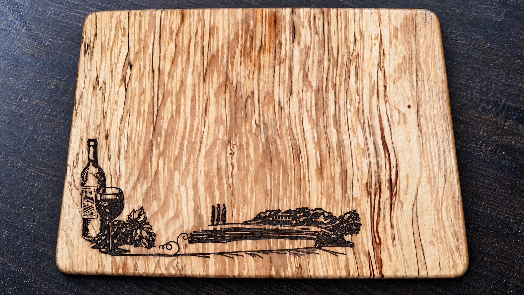 Référence PL 11 — planche viticole en hêtre échauffé — 38 × 33 cm